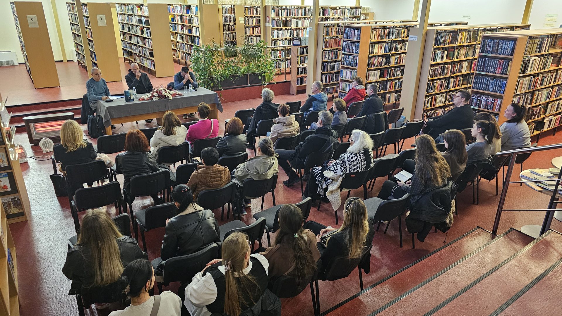 Pročitajte više o članku Promocija knjige „Visoke trave“ Zorana Žmirića u SNK Gospić